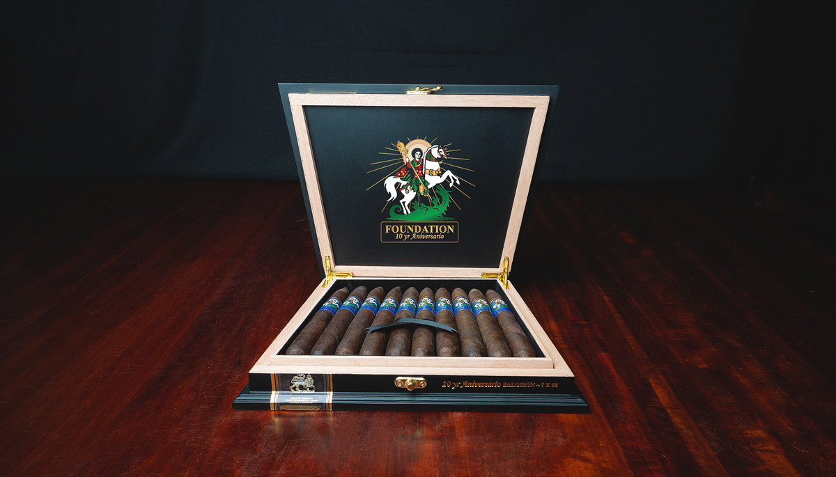 Foundation Cigars 10 Year Anniversario 10 Count Box