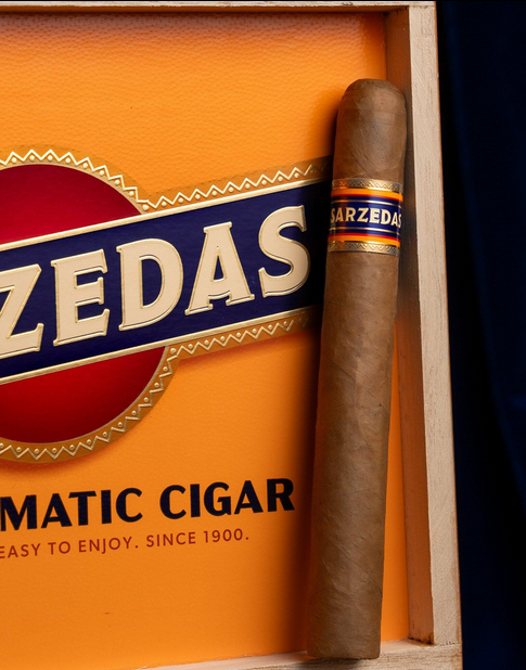 Sarzeda cigar with packaging on a dark background